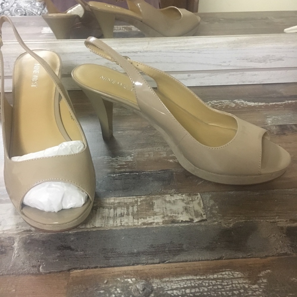 Patten leather dress pump